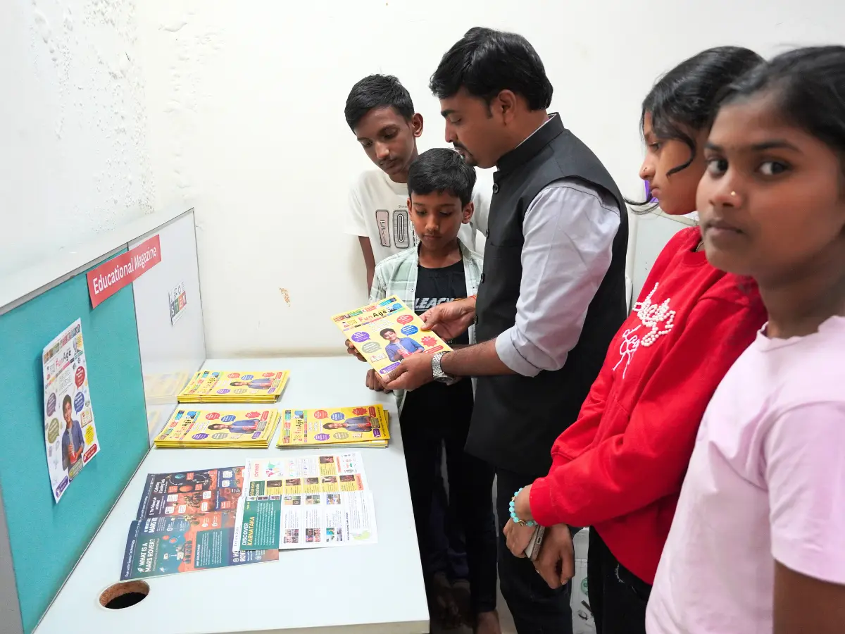 Students-Engaging-in-FunAge-Magazine-by-STEM-SUNQ