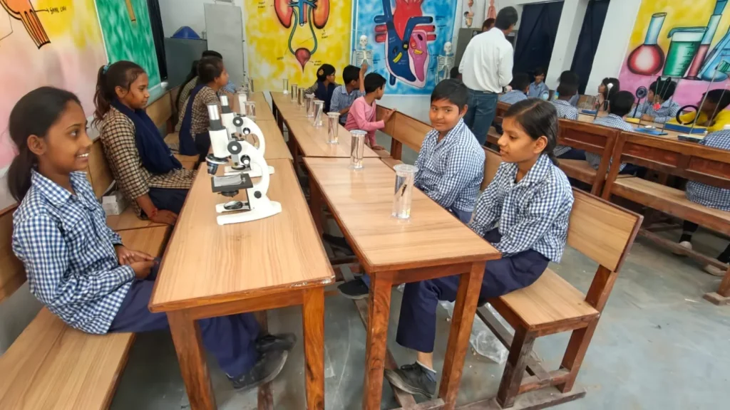 hans foundation setup lab in faruk nagar school with partner STEM SUNQ