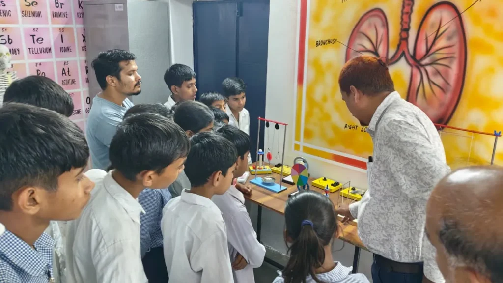 hans foundation setup lab in faruk nagar school with partner STEM SUNQ