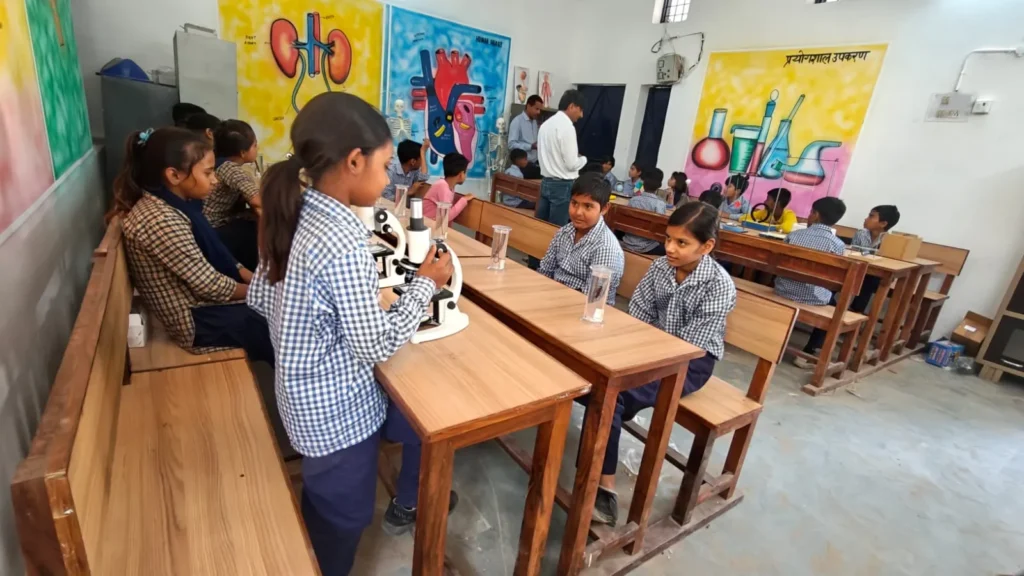 hans foundation setup lab in faruk nagar school with partner STEM SUNQ